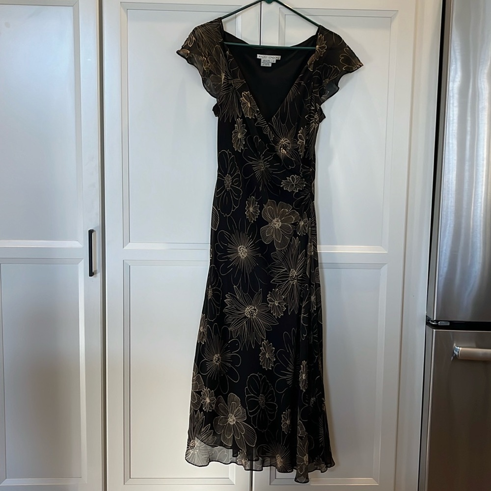 MAGGY LONDON | 100% silk wrap dress, size 12